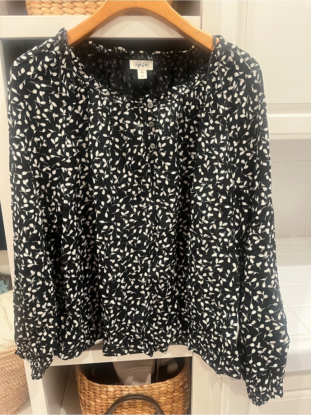 Style & Co. Black and White Leaf-Print Long Sleeve Blouse